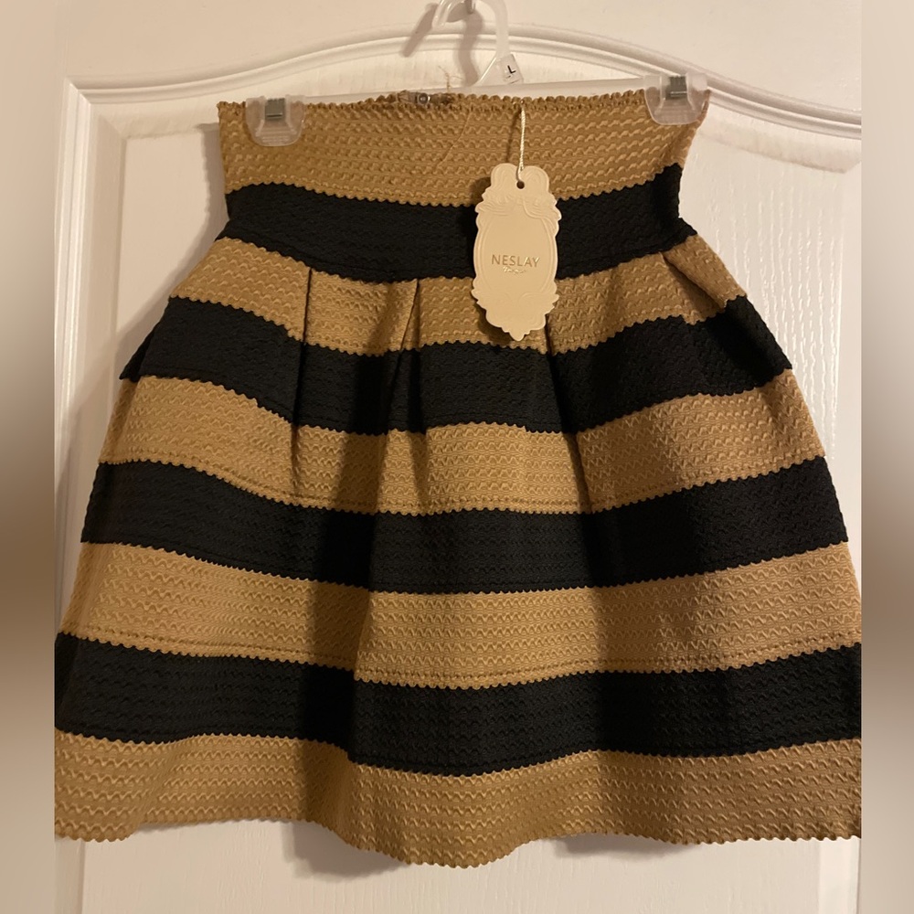 NWOT Neslay Designer Striped Lettuce Hem Mini Skirt Size Small‎